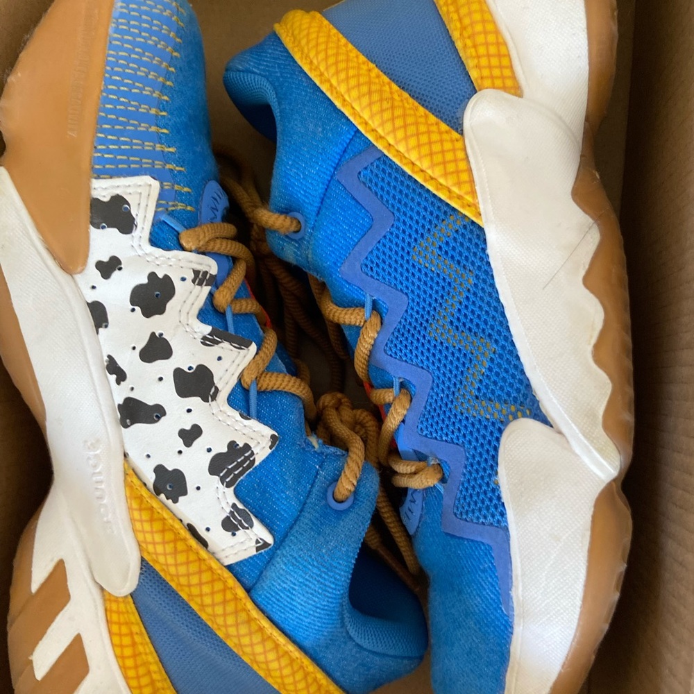 Youth boys adidas basketball shoes size 1.5